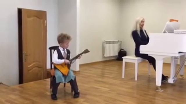 Чернець Михайло Юрійович (ДМШ №12 імені К. І. Шульженко, 1/8, балалайка) смотреть онлайн