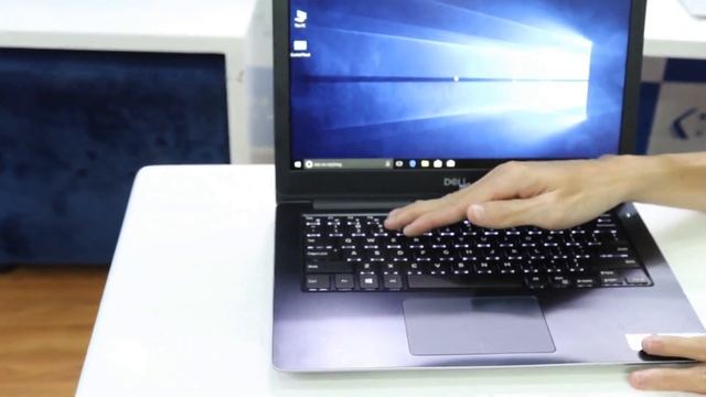 Đánh giá Laptop Dell Vostro 5370 thế hệ 8 mỏng gọn nhẹ смотреть онлайн