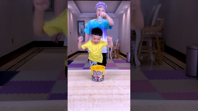 The Chopstick Catching Game Is So Exciting, Can You Succeed?#funfamily#partygames#familygames