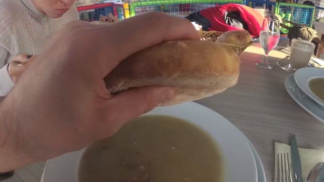 Очень вкусно готовят и есть куда пустить ребенка погулять) смотреть онлайн