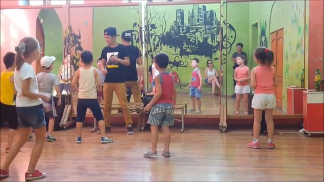 Занимаюсь танцами в стиле Hip -Hop (Хип - Хоп) учимся танцевать в Zlotnikov Dance Center смотреть онлайн