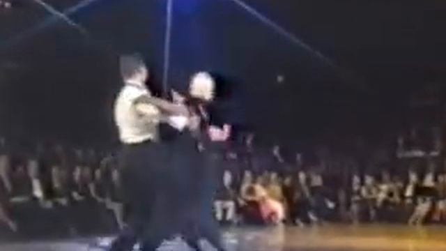 Jonathan Wilkins & Katusha Demidova Waltz Showdance смотреть онлайн