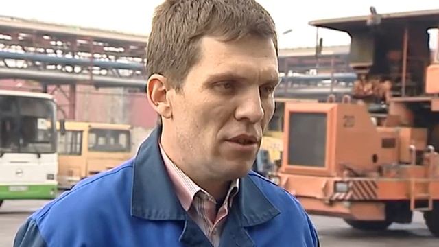 В автотранспортном цехе ОЭМК заменили двигатель на шлаковозе смотреть онлайн
