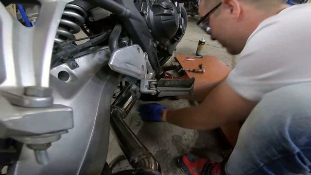 Установка дикого выхлопа на Honda CBR650f смотреть онлайн