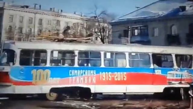 Как трамвай на рельсы ставят