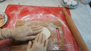 Сосиски в тесте в виде Цветка с сыром и яйцом.
