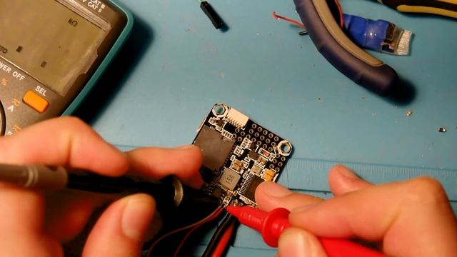 ✔ Как поднять напряжение 5V на Omnibus F4 PRO и снять полноценные 3А с BECa. [Omnibus F4 BEC Tuning смотреть онлайн