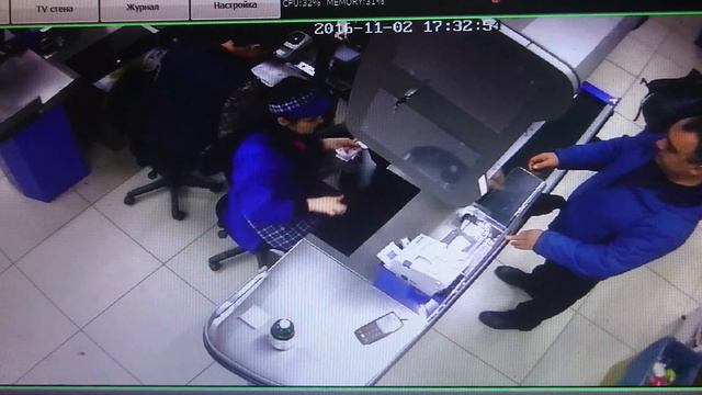 Как ловко мужик обманул кассира!!!! смотреть онлайн
