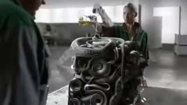 Как делают автомобили Skoda Шкода. Прикольная реклама смотреть онлайн