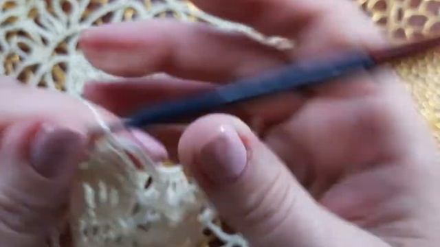 Ажурная, красивая и легкая в исполнении салфетка крючком. Подрбный МК. смотреть онлайн