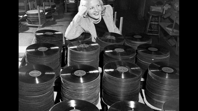 Peggy Lee - Ghost Riders In The Sky (A Cowboy Legend) 1949 смотреть онлайн