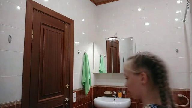 Пранк,, Заперта в туалете,, смотреть онлайн