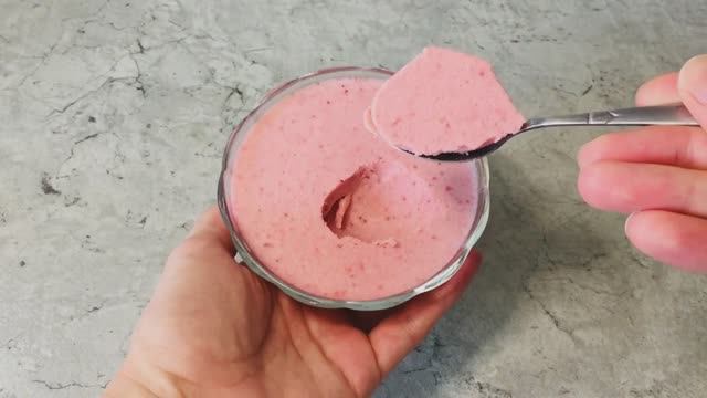 Клубничное суфле - вкусный и лёгкий десерт. Минимум ингредиентов и простота приготовления