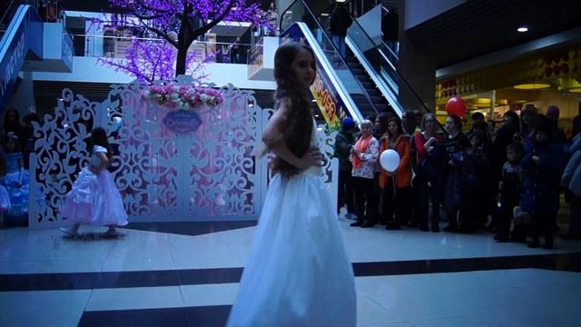 14 февраля. Дефиле с маленькими принцессами Модельного агентства "Легенда" смотреть онлайн