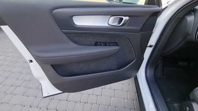 Volvo XC40 Core B4 B 197+14KM 2022 | VOLVO CAR BYDGOSZCZ смотреть онлайн