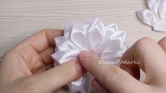 ? Цветок из лент атласных 2,5 см ? Ribbon flower ? смотреть онлайн
