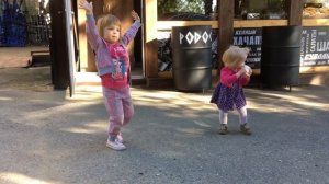 Дети танцуют детские танцы детки малыши крохи забавные видео с детьми kids dancing children dances