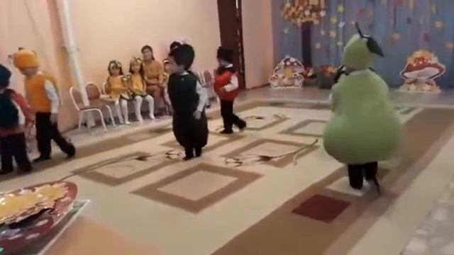 Танцы фруктов))) смотреть онлайн