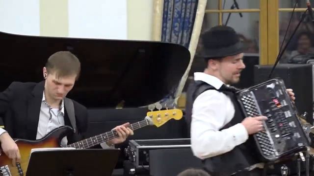 Russians set the American embassy on fire! Amazing!!! MIDI смотреть онлайн