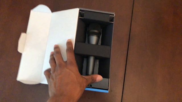 Sennheiser e835 Live Vocal Microphone Unboxing смотреть онлайн