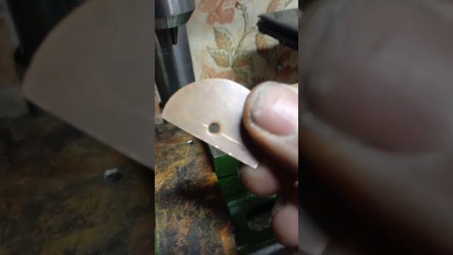 Прокол отверстия в тонком металле. смотреть онлайн