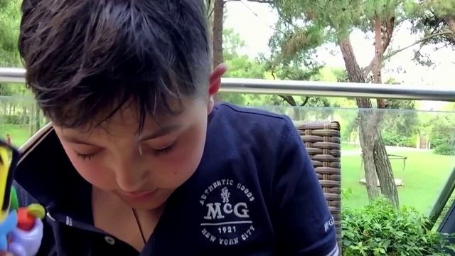 Обзор Раздатчика M&M's смотреть онлайн