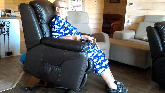 Кожаное кресло от магазина Финская-Мебель.рф с механизмом recliner lift up. смотреть онлайн