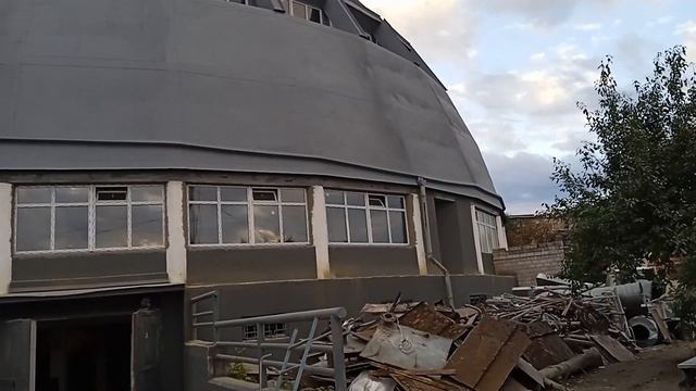 Здание спорткомплекса,вид сзади.Мариуполь смотреть онлайн