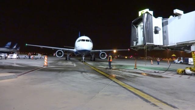 JetBlue Airways A320 Airbus arriving at the gate at Terminal 5 JFK at night by jonfromqueens смотреть онлайн