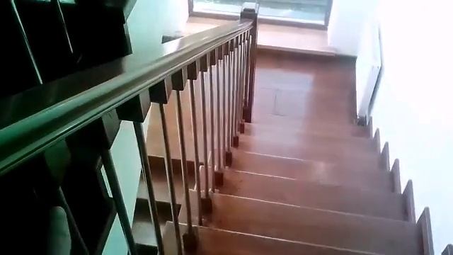 Облицовка бетонной лестницы ступенями из инженерной доски. смотреть онлайн