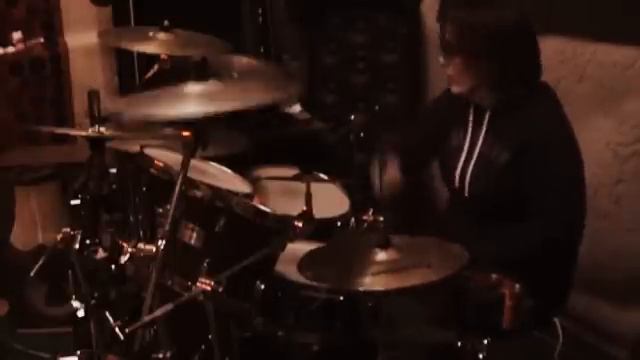Robbie Williams - Rock DJ (Drum Cover) смотреть онлайн