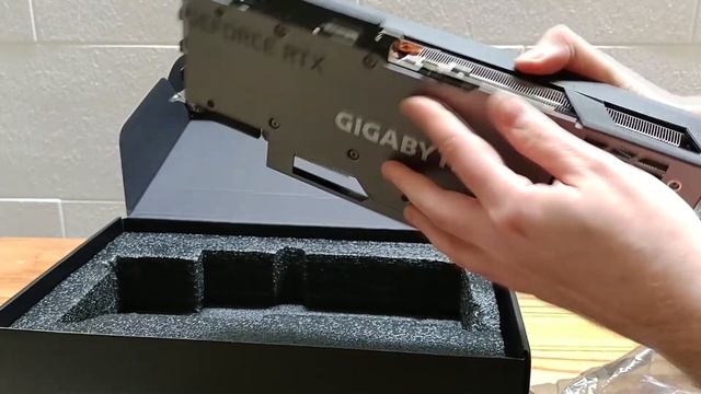 Gigabyte RTX 3090 Gaming OC 24G - Unboxing смотреть онлайн