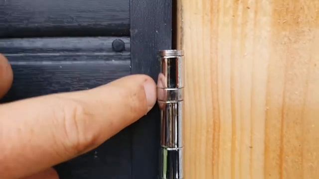 Outdoor Sauna Build - Outside cladding and shingle roof (Video 3 of 4) смотреть онлайн