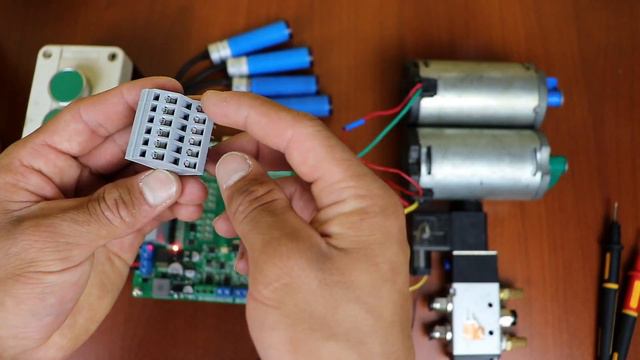 PLC con ARDUINO (atmega2560) V6, CON ENTRADAS DE 4-20mA, 24 ENTRADAS DIGI , 16 SALIDAS MOSFET, RELA смотреть онлайн