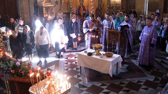 Происхождение (изнесение) честных древ Животворящего Креста Господня.  Малое освящение воды, меда. смотреть онлайн