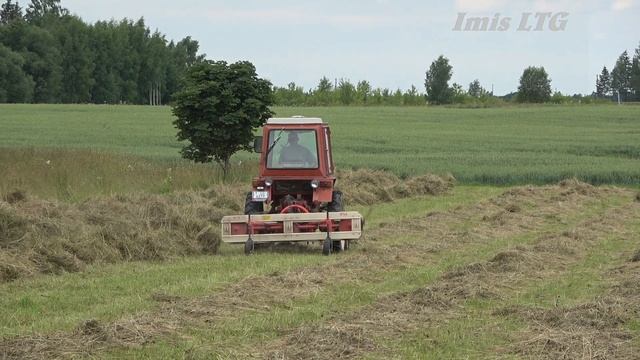Т-25 и конвейерные грабли. смотреть онлайн