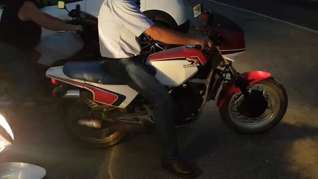 Rare Honda MVX250 & VF400F смотреть онлайн