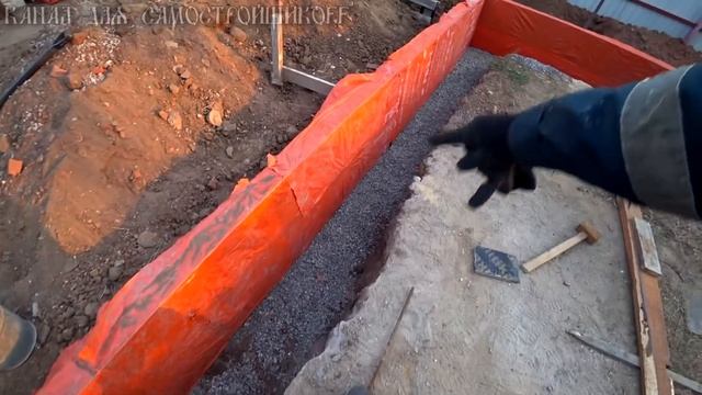 КАК СДЕЛАТЬ ЛУЧШИЙ ФУНДАМЕНТ ДЛЯ ТЕПЛИЦЫ СВОИМИ РУКАМИ! КАК ПОСТРОИТЬ ТЕПЛИЦУ? ЗАЧЕМ МНЕ ТЕПЛИЦА? смотреть онлайн