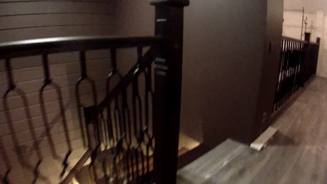 Металлокаркас лестницы из листа стали. Ступени, подступенки, начальные столбы и поручни из дуба. смотреть онлайн