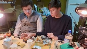 Никита Электроник и Ваня Баян борятся с буржуйским магнитофоном