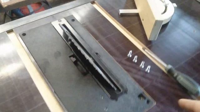 Установка дисковой пилы Парма 255Д в стол. смотреть онлайн