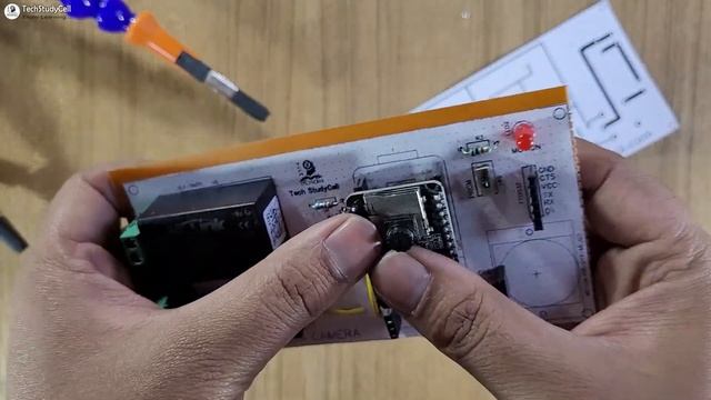 ESP32 CAM PIR Motion Sensor Camera with Light using Telegram App | IoT Projects 2023 смотреть онлайн