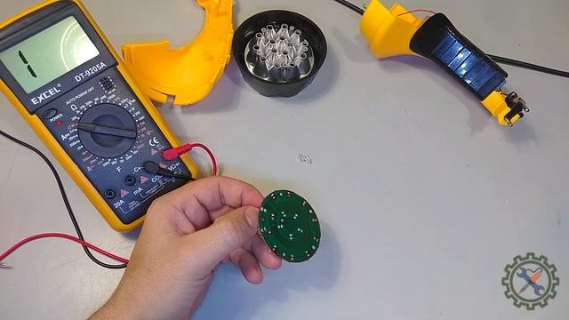 Ремонт "СГОРЕВШЕГО" самого распространённого Китайского ФОНАРЯ TD-R15 со свинцовым аккумулятором. смотреть онлайн