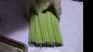 Нежно зелёные трубочки из газет??