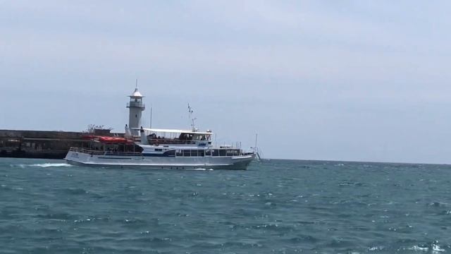 Ялта. Море. Теплоход. До чего ты, Ялта, хороша!.. 13.05.2023. Крым. Crimea. Yalta. смотреть онлайн