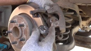 Замена задних тормозных колодок Форд Фокус 3