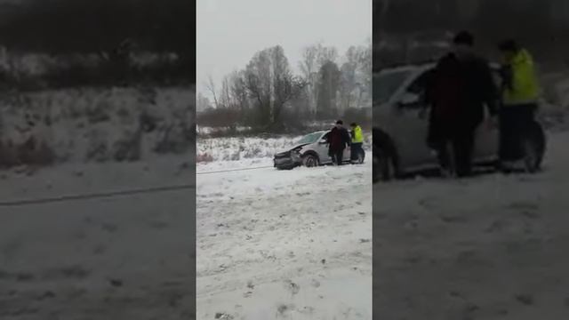 Сегодня вылетел на дорогу машина Мы решили помочь его смотреть онлайн