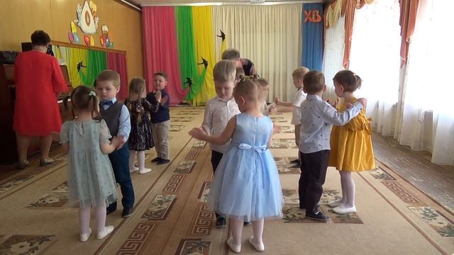 Танец "Веснушки", младшая группа №10 смотреть онлайн