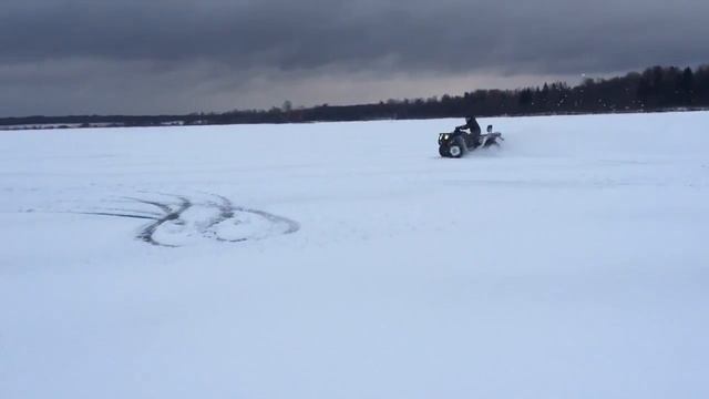 Дрифтинг на квадроцикле Cf Moto 500 смотреть онлайн