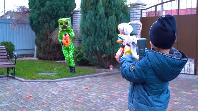 NERF Битва против КРИПЕРОВ МАЙНКРАФТ NERF WAR MINECRAFT смотреть онлайн